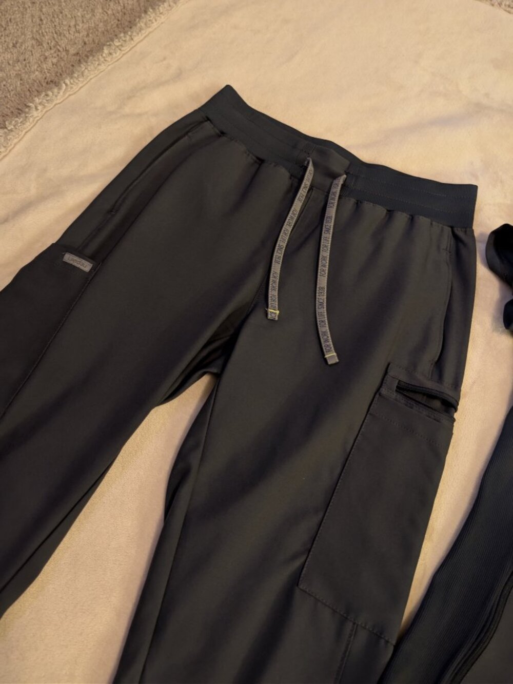 Laundu Forward Gray Scrub Set - Picture 2 of 5